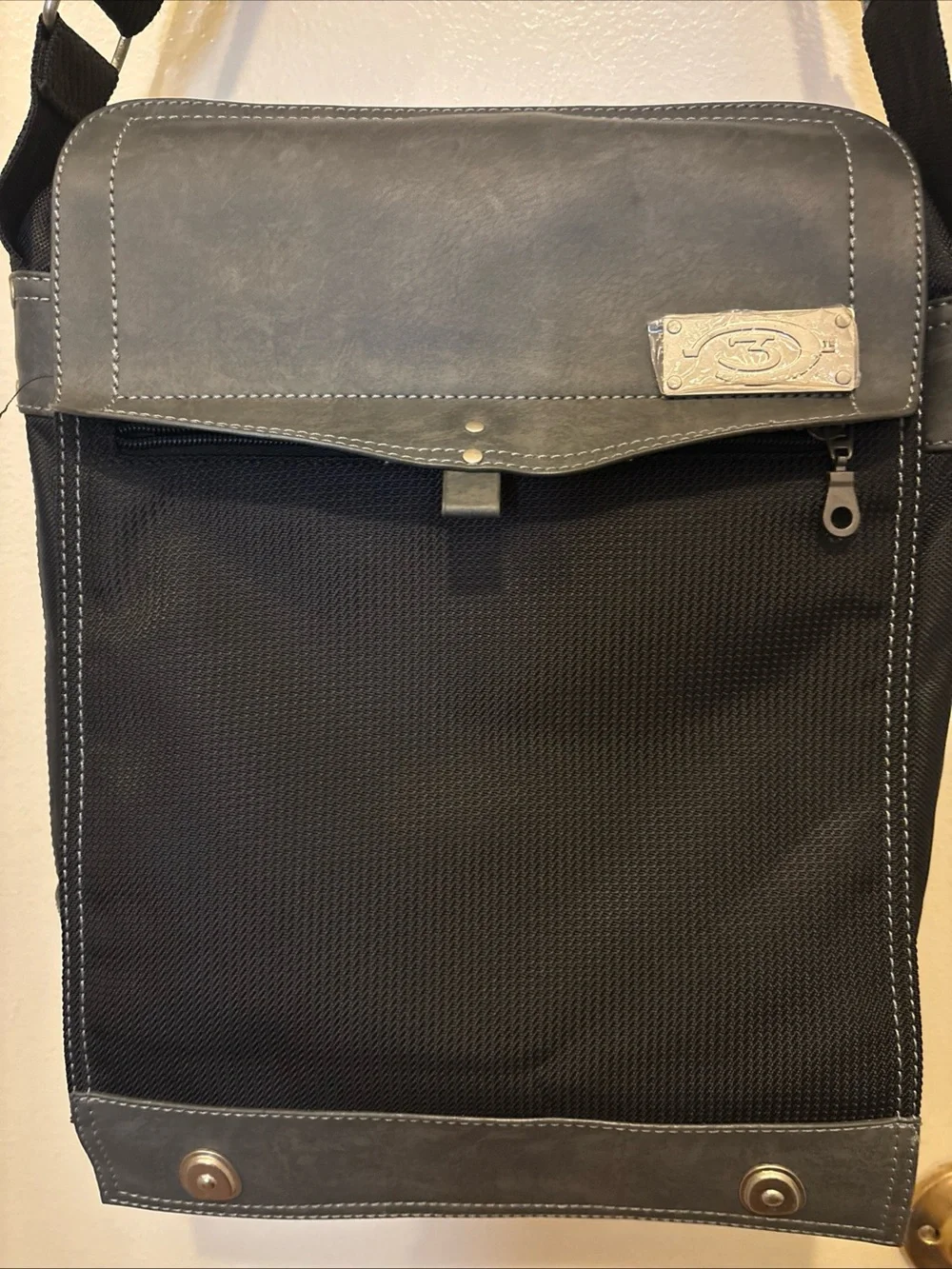 VTG Halo3 Messenger Nylon Bag. Black Mesh/Canvas Body Grey Trim Metal Logo. New